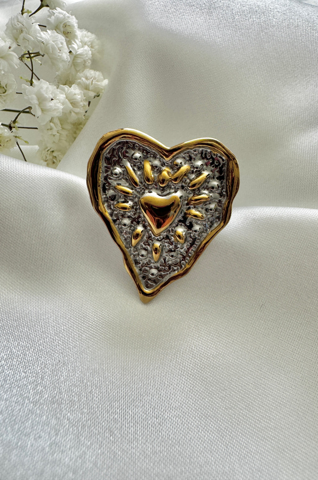 Two tone heart ring