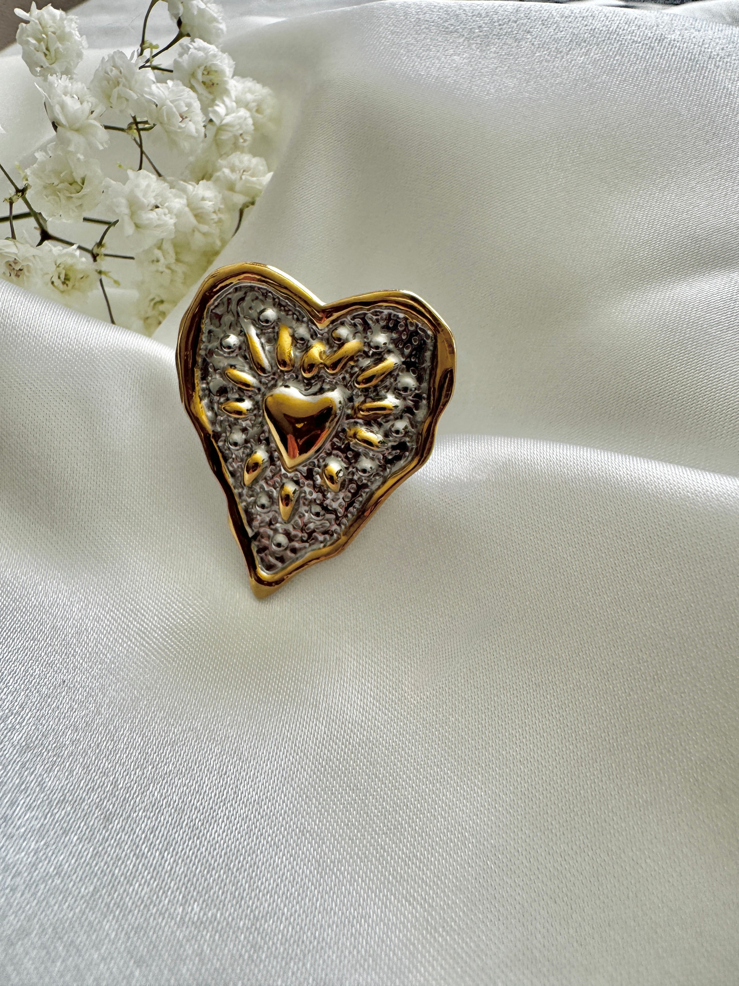 Two tone heart ring